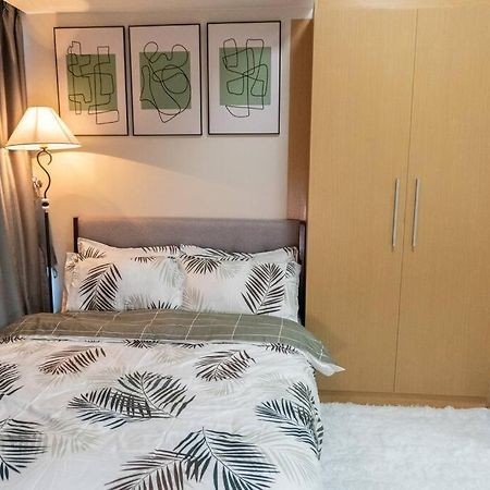 A2J Luxury 2Br Bgc Uptown Suite Near Uptown Mall Manila Esterno foto
