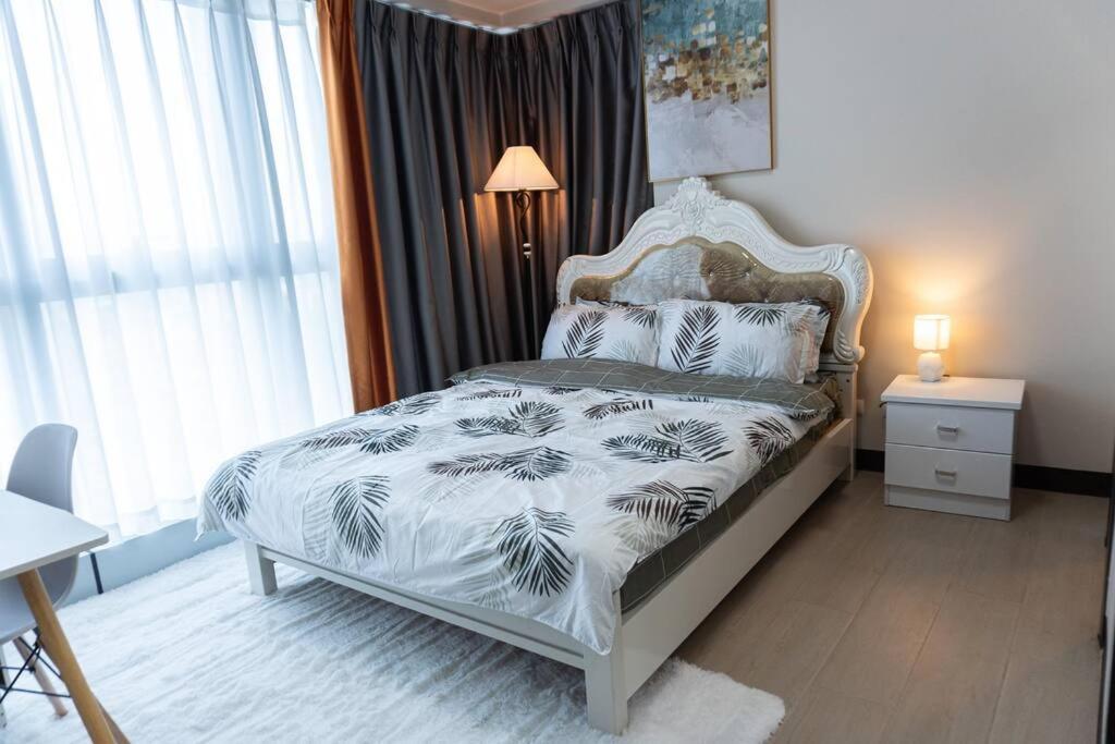 A2J Luxury 2Br Bgc Uptown Suite Near Uptown Mall Manila Esterno foto