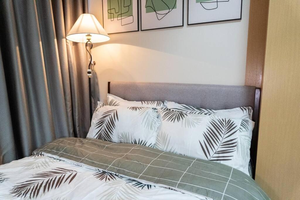 A2J Luxury 2Br Bgc Uptown Suite Near Uptown Mall Manila Esterno foto