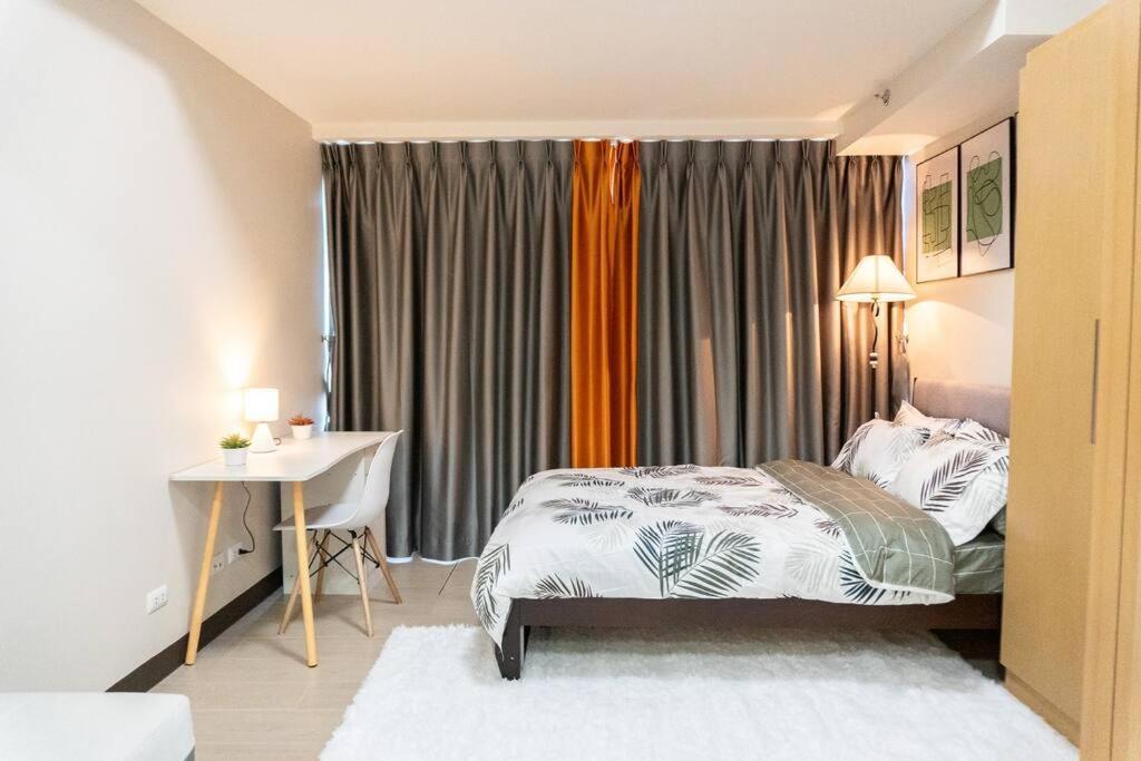 A2J Luxury 2Br Bgc Uptown Suite Near Uptown Mall Manila Esterno foto