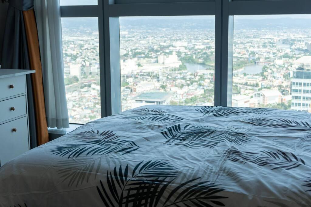 A2J Luxury 2Br Bgc Uptown Suite Near Uptown Mall Manila Esterno foto