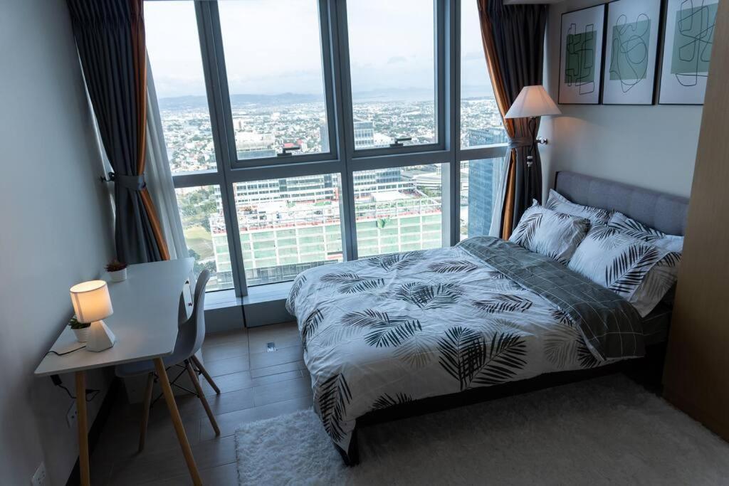 A2J Luxury 2Br Bgc Uptown Suite Near Uptown Mall Manila Esterno foto
