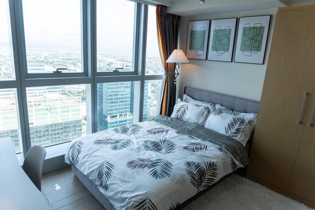 A2J Luxury 2Br Bgc Uptown Suite Near Uptown Mall Manila Esterno foto