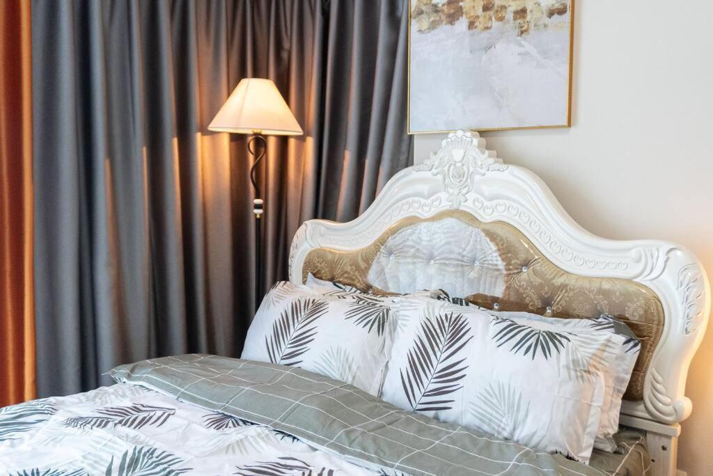 A2J Luxury 2Br Bgc Uptown Suite Near Uptown Mall Manila Esterno foto