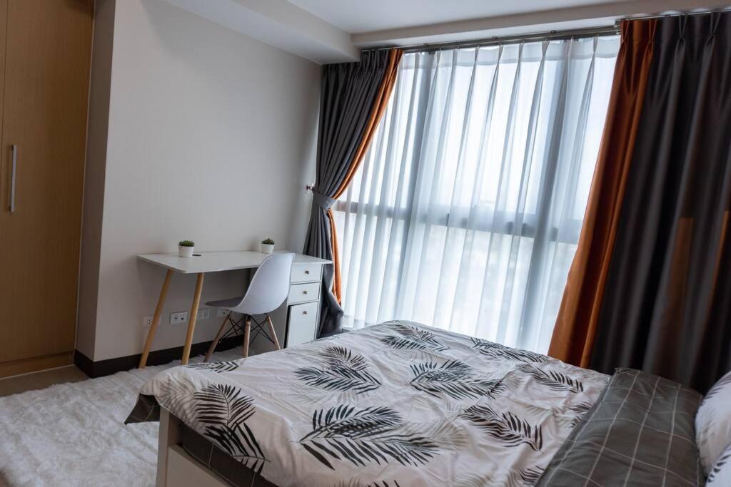 A2J Luxury 2Br Bgc Uptown Suite Near Uptown Mall Manila Esterno foto