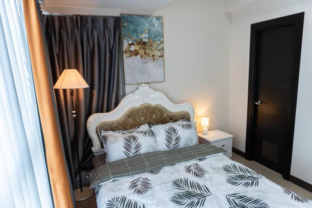 A2J Luxury 2Br Bgc Uptown Suite Near Uptown Mall Manila Esterno foto