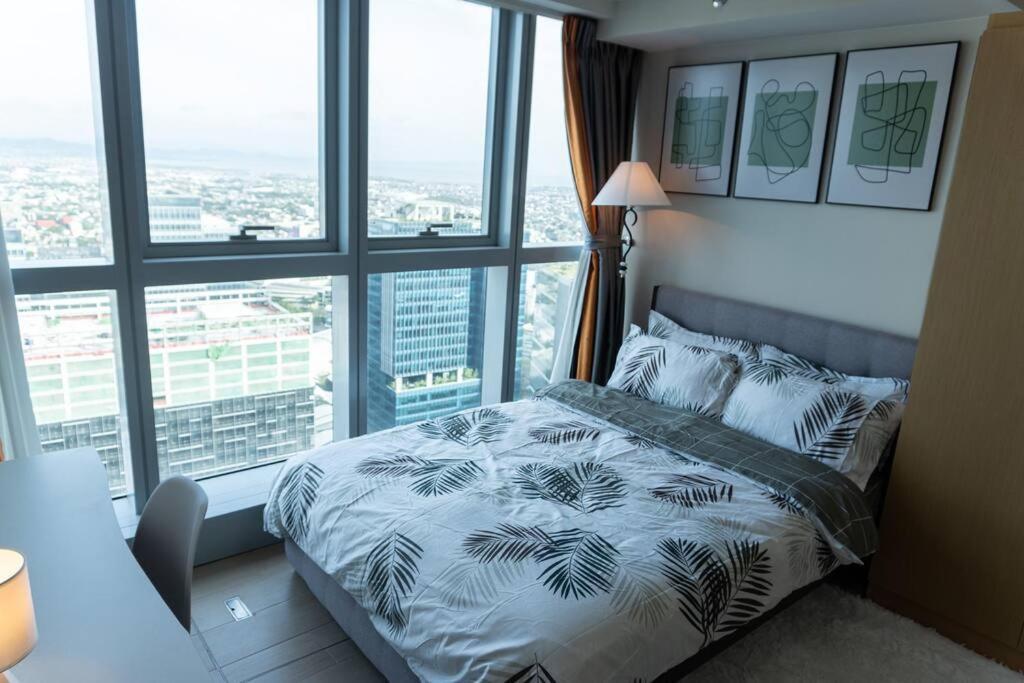 A2J Luxury 2Br Bgc Uptown Suite Near Uptown Mall Manila Esterno foto
