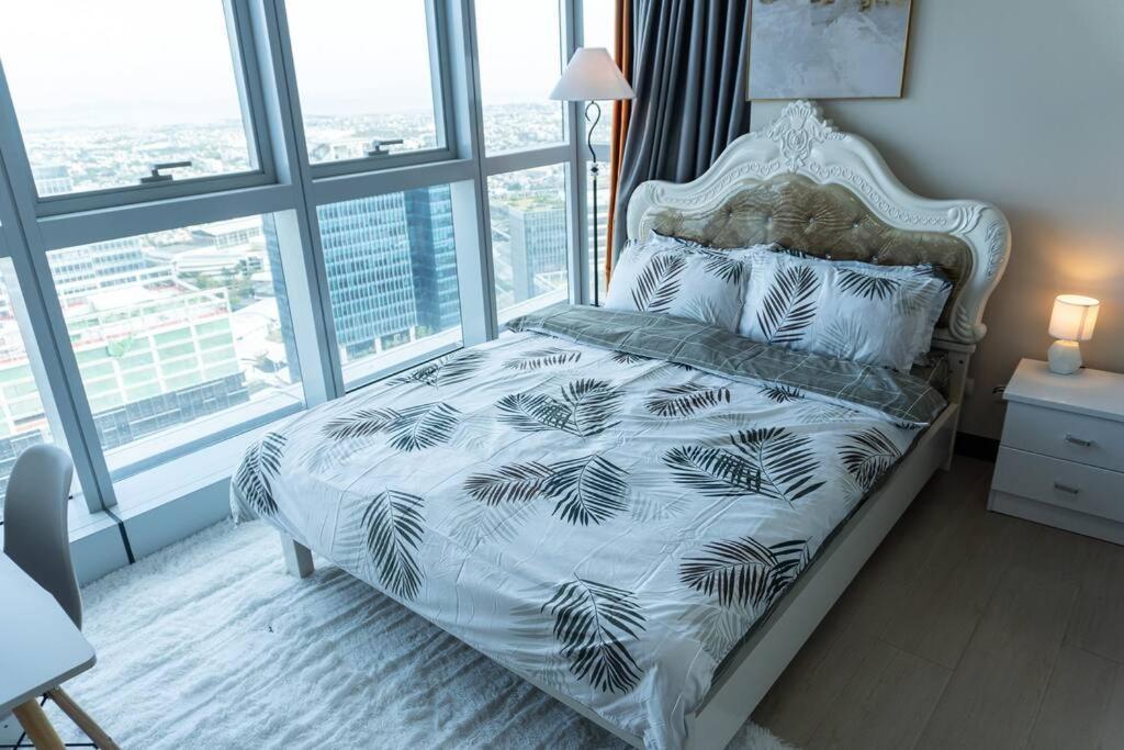 A2J Luxury 2Br Bgc Uptown Suite Near Uptown Mall Manila Esterno foto