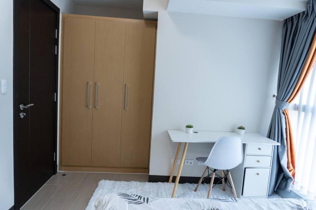 A2J Luxury 2Br Bgc Uptown Suite Near Uptown Mall Manila Esterno foto