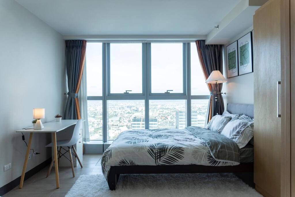 A2J Luxury 2Br Bgc Uptown Suite Near Uptown Mall Manila Esterno foto