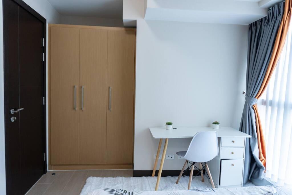 A2J Luxury 2Br Bgc Uptown Suite Near Uptown Mall Manila Esterno foto