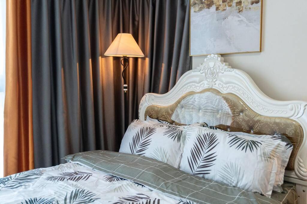 A2J Luxury 2Br Bgc Uptown Suite Near Uptown Mall Manila Esterno foto