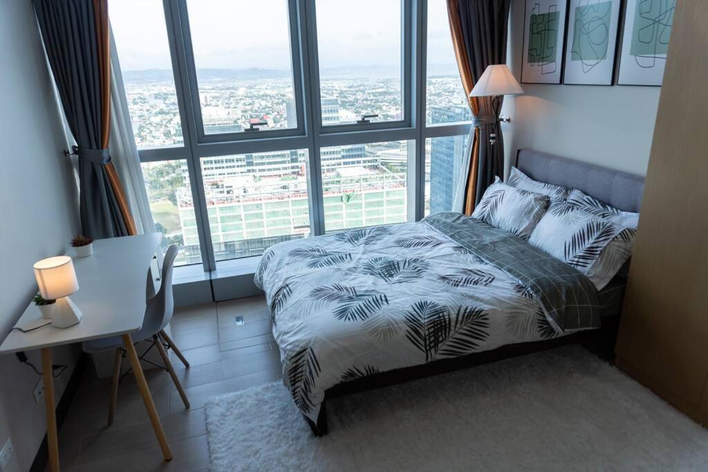 A2J Luxury 2Br Bgc Uptown Suite Near Uptown Mall Manila Esterno foto
