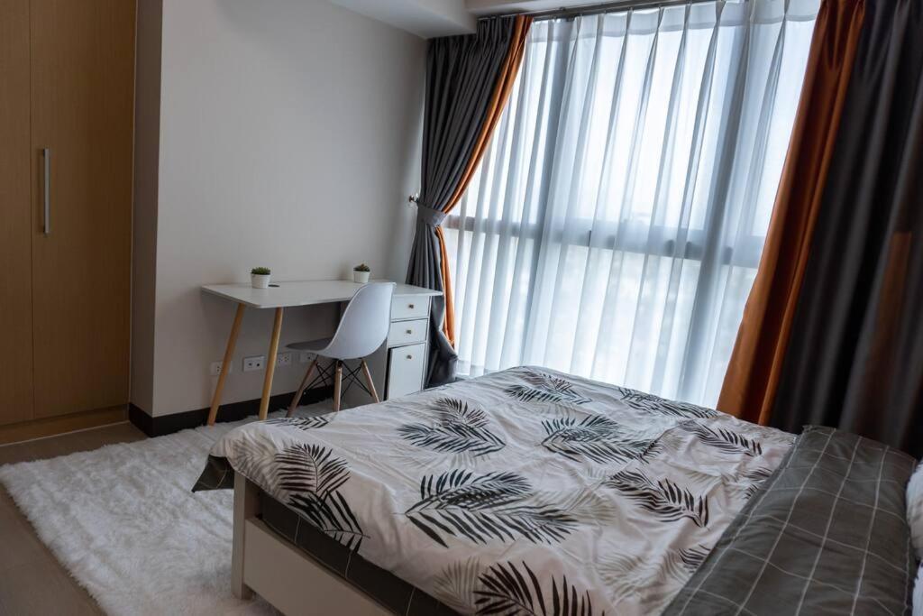 A2J Luxury 2Br Bgc Uptown Suite Near Uptown Mall Manila Esterno foto