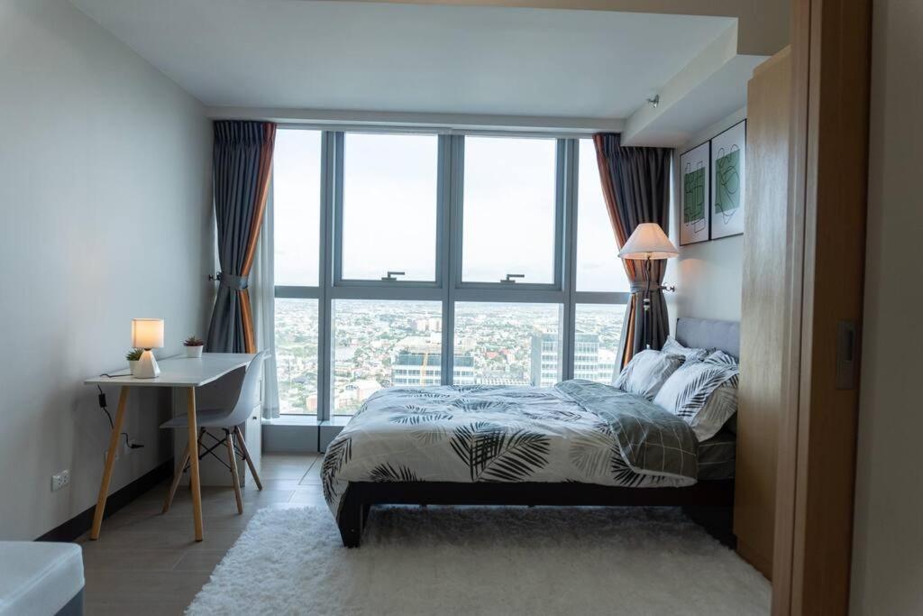 A2J Luxury 2Br Bgc Uptown Suite Near Uptown Mall Manila Esterno foto