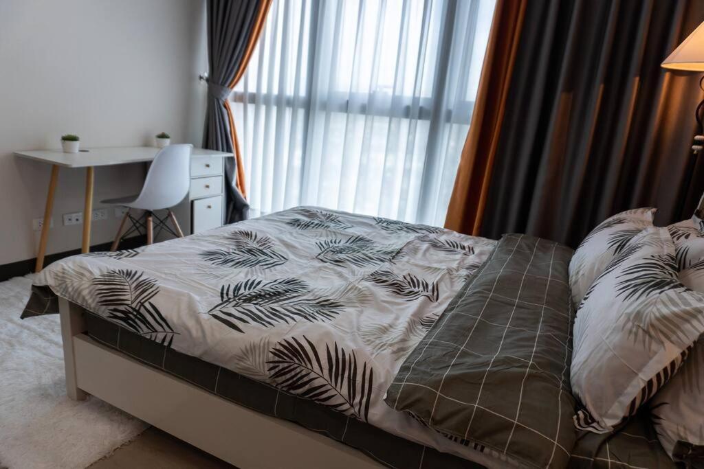 A2J Luxury 2Br Bgc Uptown Suite Near Uptown Mall Manila Esterno foto