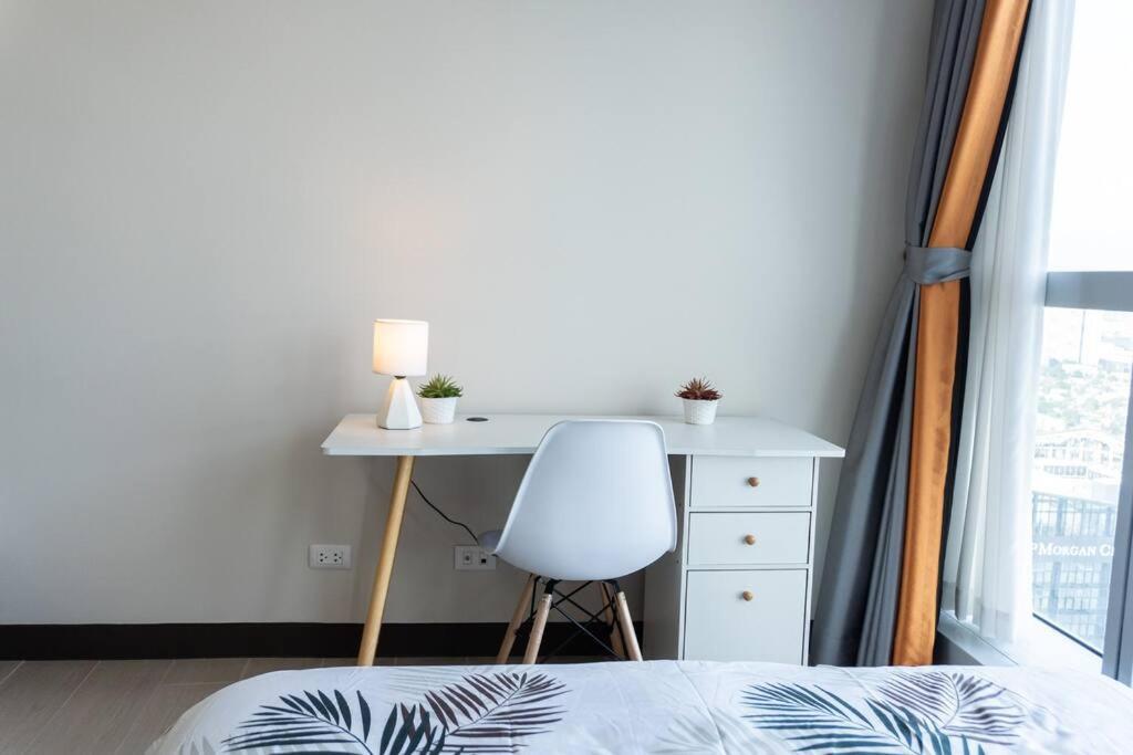 A2J Luxury 2Br Bgc Uptown Suite Near Uptown Mall Manila Esterno foto