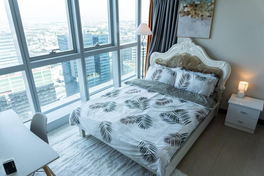 A2J Luxury 2Br Bgc Uptown Suite Near Uptown Mall Manila Esterno foto