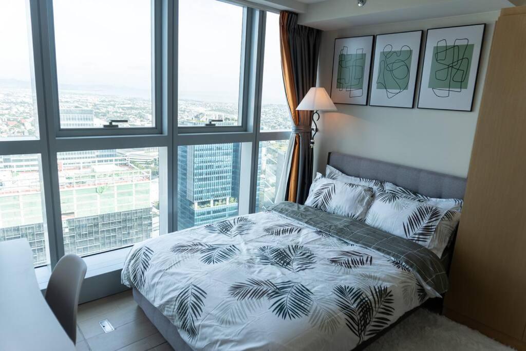 A2J Luxury 2Br Bgc Uptown Suite Near Uptown Mall Manila Esterno foto