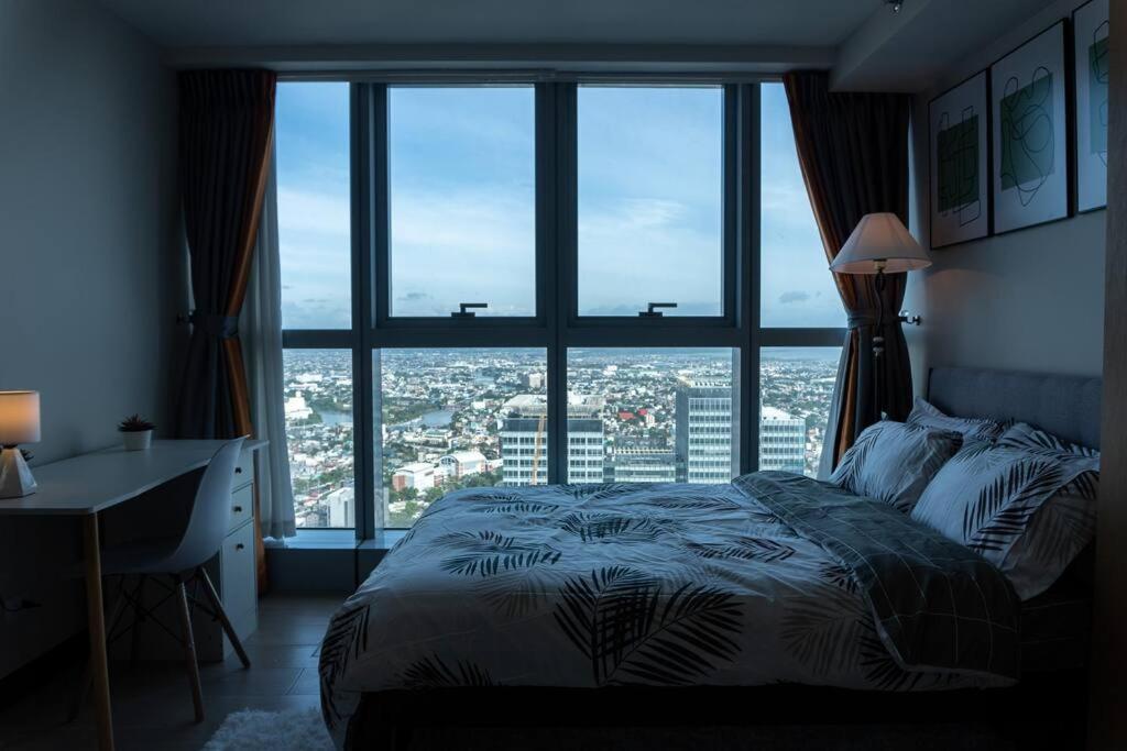 A2J Luxury 2Br Bgc Uptown Suite Near Uptown Mall Manila Esterno foto