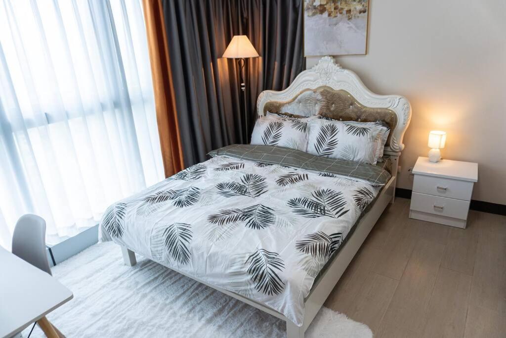 A2J Luxury 2Br Bgc Uptown Suite Near Uptown Mall Manila Esterno foto
