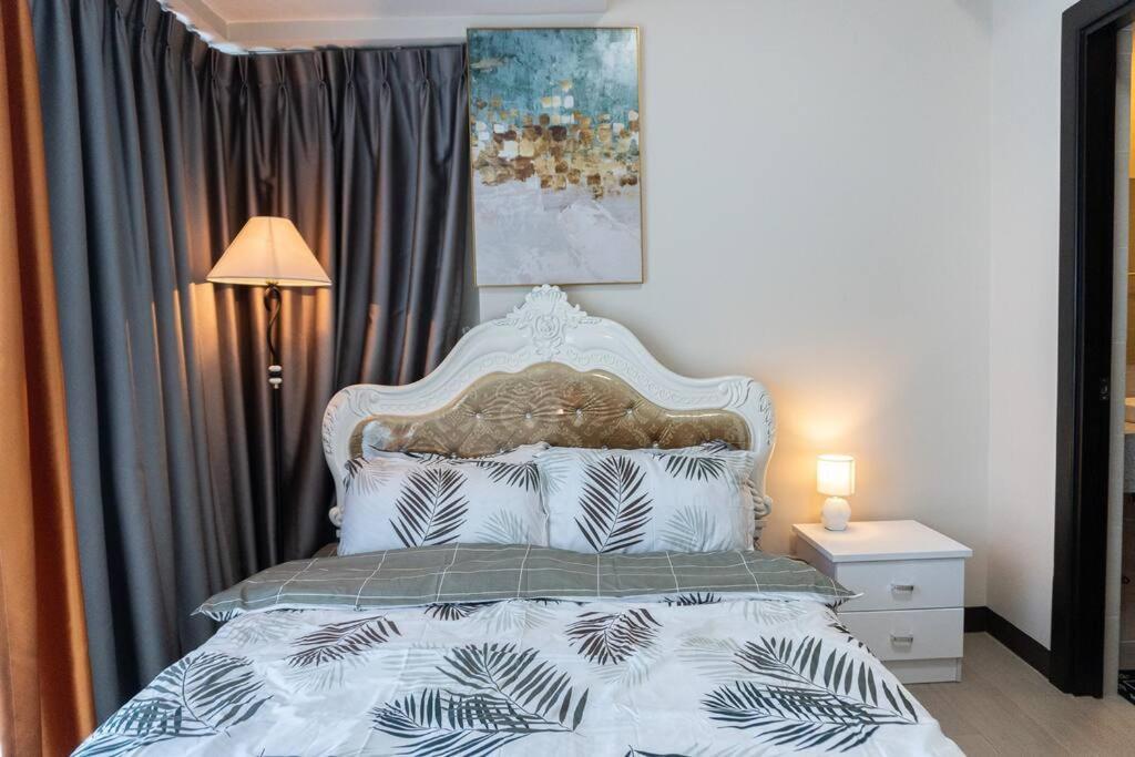 A2J Luxury 2Br Bgc Uptown Suite Near Uptown Mall Manila Esterno foto
