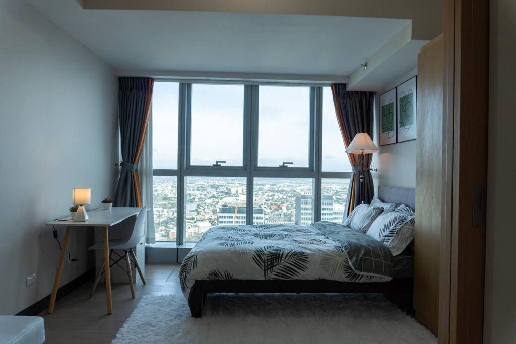 A2J Luxury 2Br Bgc Uptown Suite Near Uptown Mall Manila Esterno foto