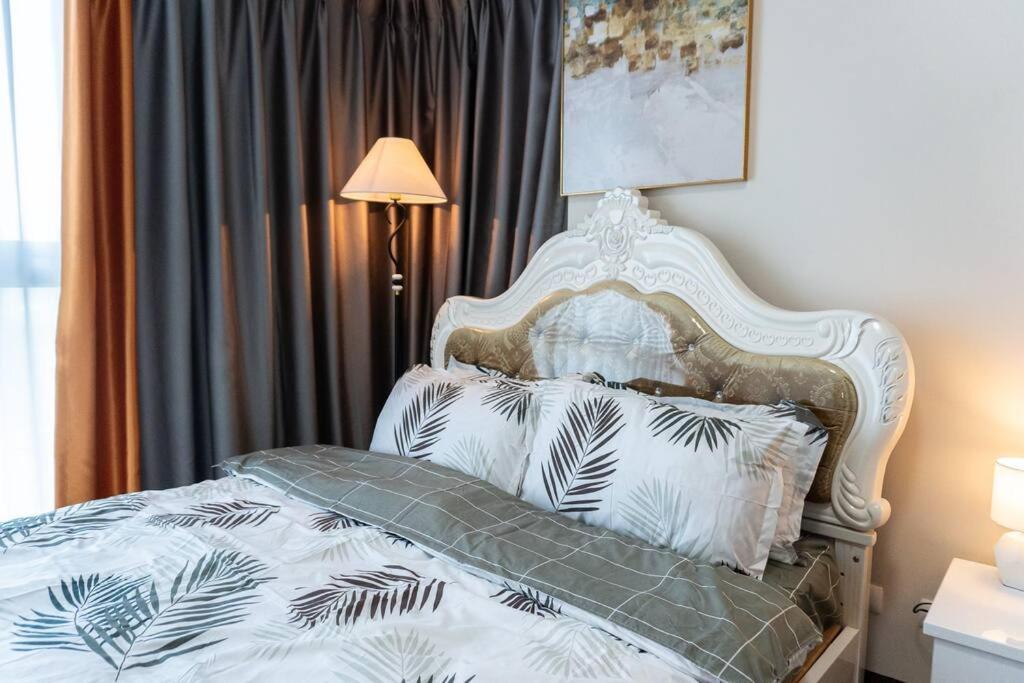 A2J Luxury 2Br Bgc Uptown Suite Near Uptown Mall Manila Esterno foto