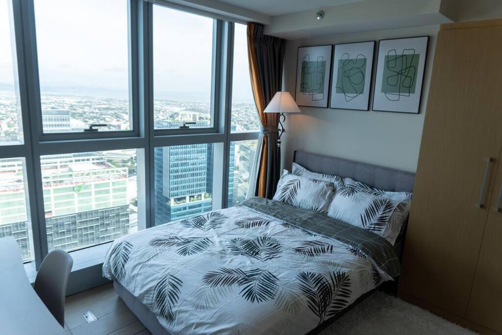 A2J Luxury 2Br Bgc Uptown Suite Near Uptown Mall Manila Esterno foto