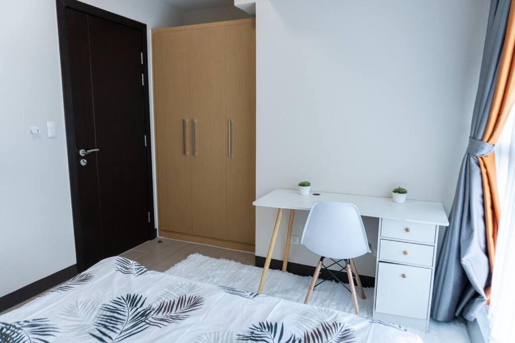 A2J Luxury 2Br Bgc Uptown Suite Near Uptown Mall Manila Esterno foto