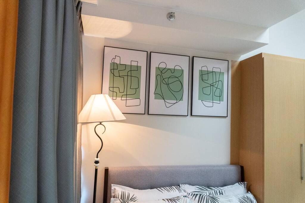 A2J Luxury 2Br Bgc Uptown Suite Near Uptown Mall Manila Esterno foto