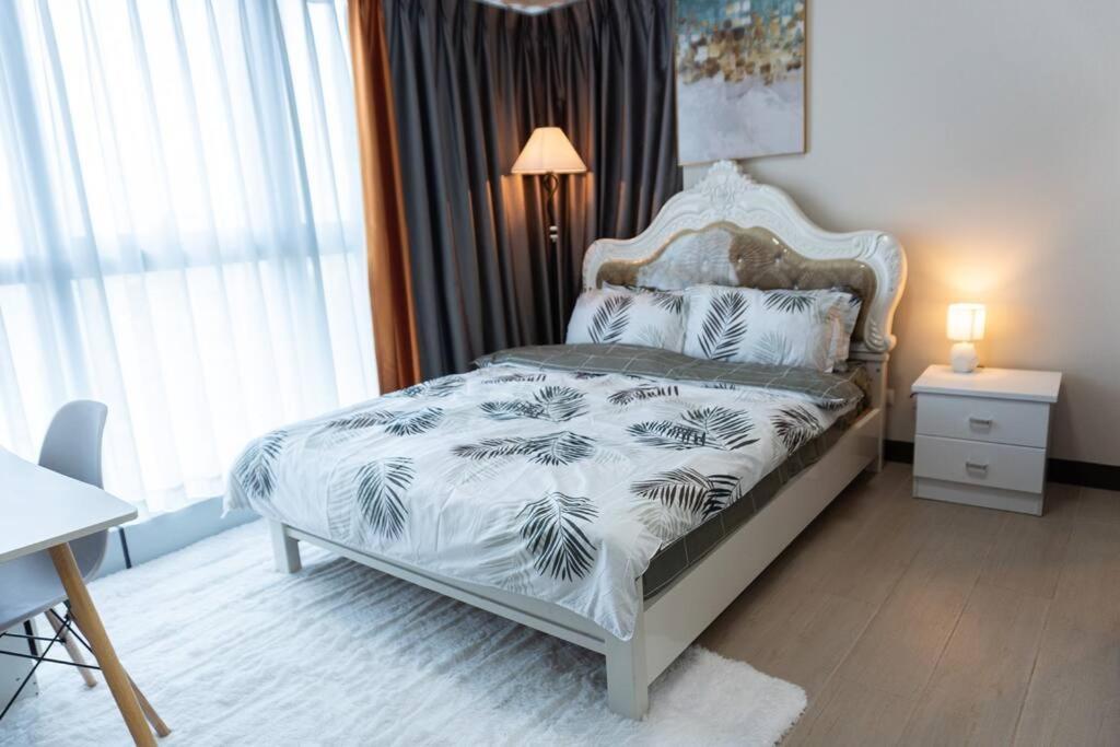 A2J Luxury 2Br Bgc Uptown Suite Near Uptown Mall Manila Esterno foto