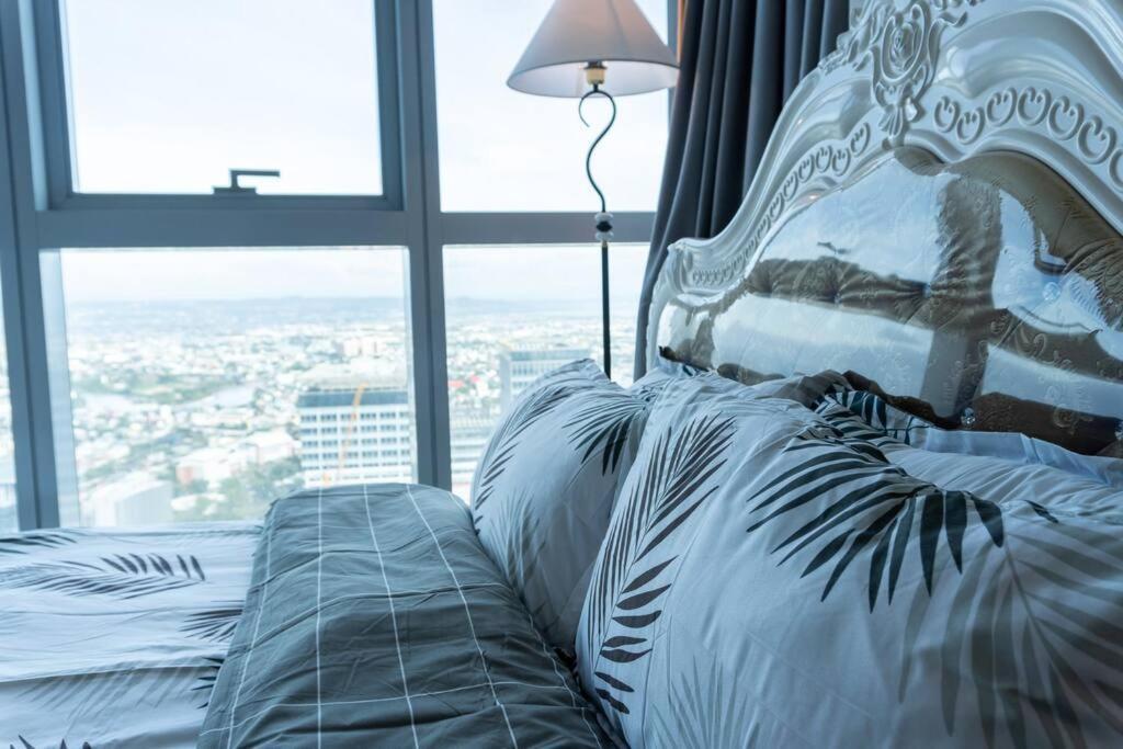 A2J Luxury 2Br Bgc Uptown Suite Near Uptown Mall Manila Esterno foto