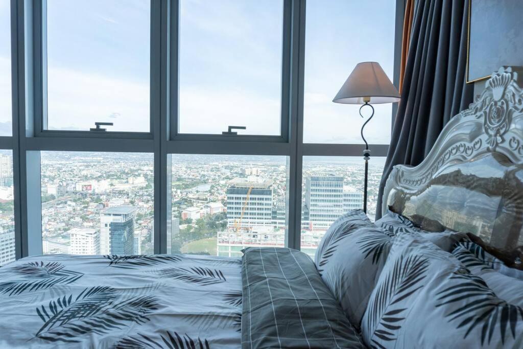 A2J Luxury 2Br Bgc Uptown Suite Near Uptown Mall Manila Esterno foto
