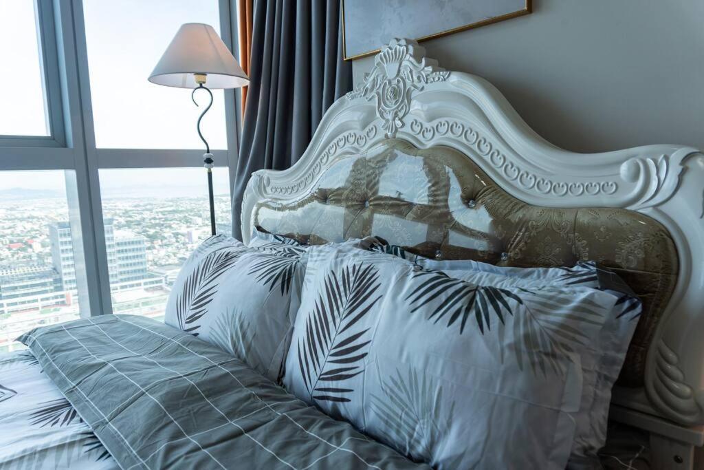 A2J Luxury 2Br Bgc Uptown Suite Near Uptown Mall Manila Esterno foto