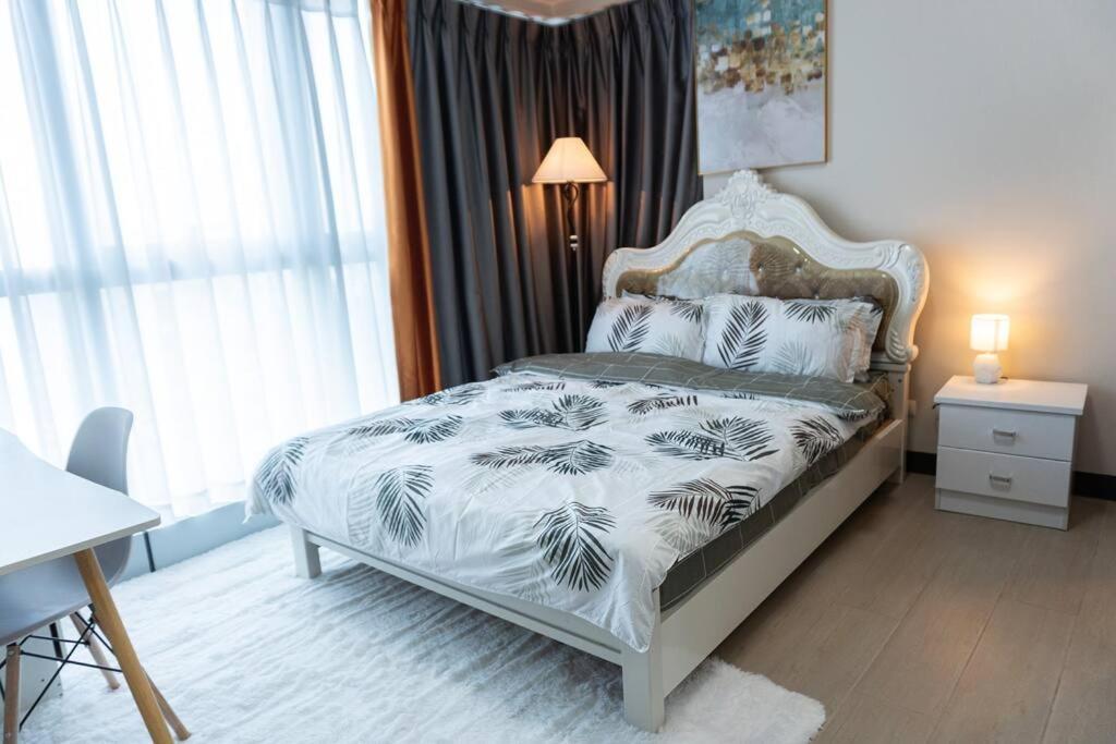 A2J Luxury 2Br Bgc Uptown Suite Near Uptown Mall Manila Esterno foto