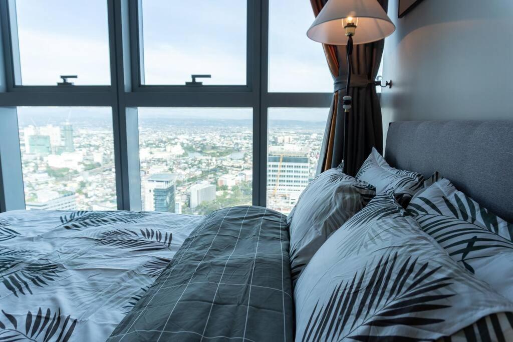 A2J Luxury 2Br Bgc Uptown Suite Near Uptown Mall Manila Esterno foto